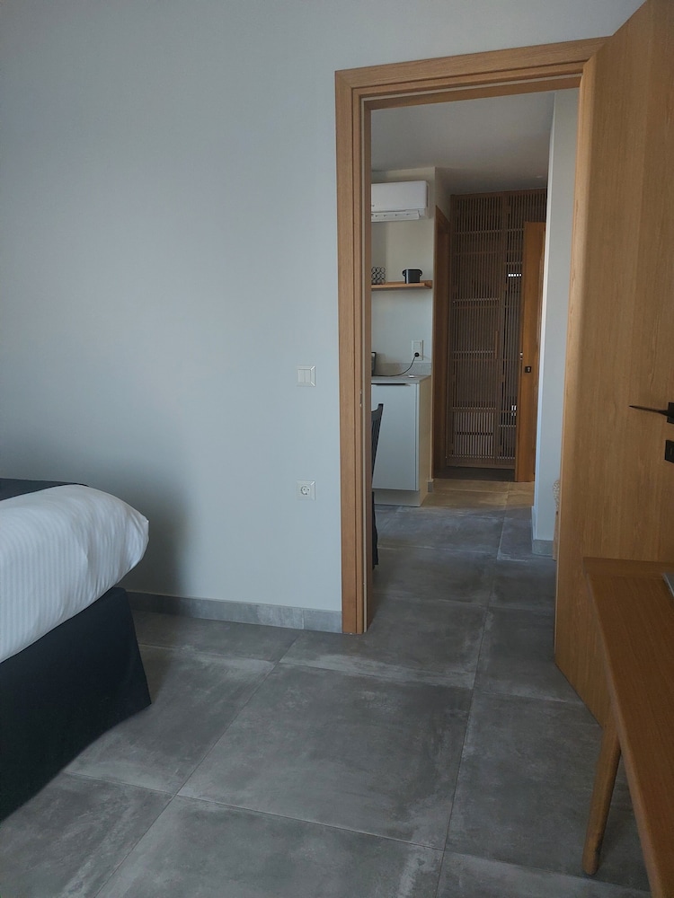 Chapter 02 Gallery Suites — Hotel rooms in Heraklion
