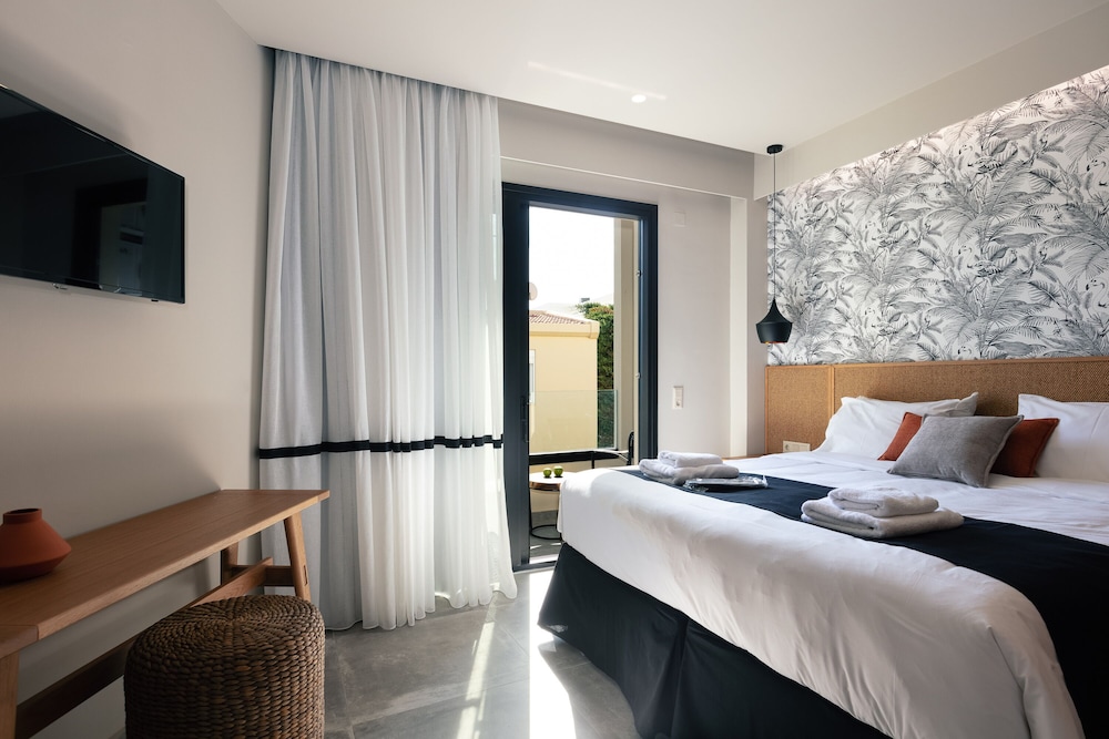 Chapter 02 Gallery Suites — Hotel rooms in Heraklion