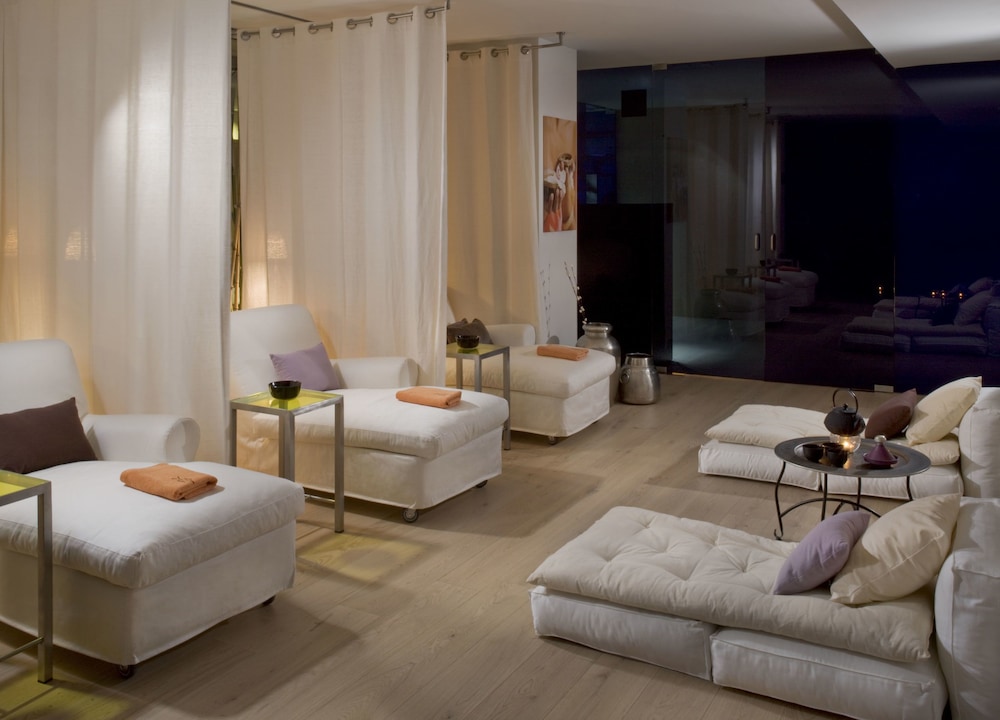 The Level At Melia Barcelona Sky — Hotel rooms in Barcelona, Catalonia