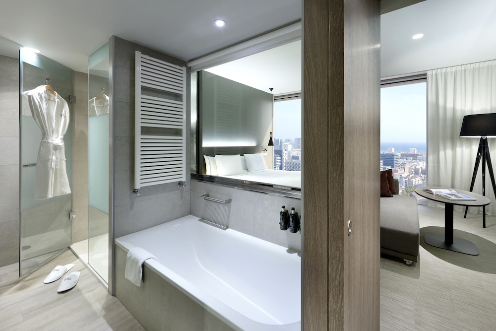The Level At Melia Barcelona Sky — Hotel rooms in Barcelona, Catalonia