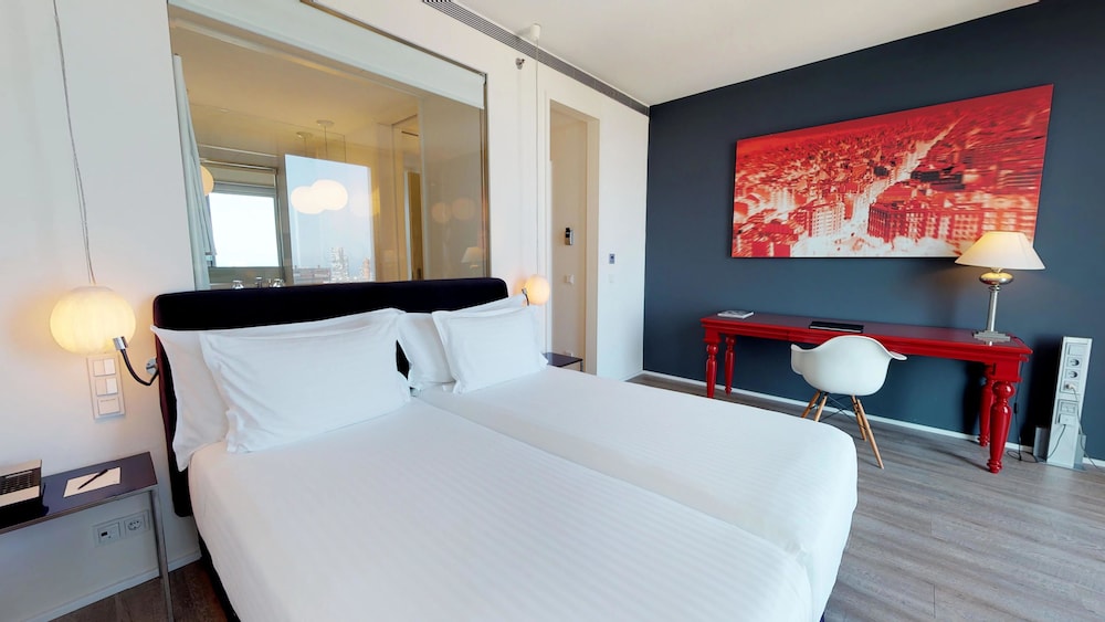 The Level At Melia Barcelona Sky — Hotel rooms in Barcelona, Catalonia