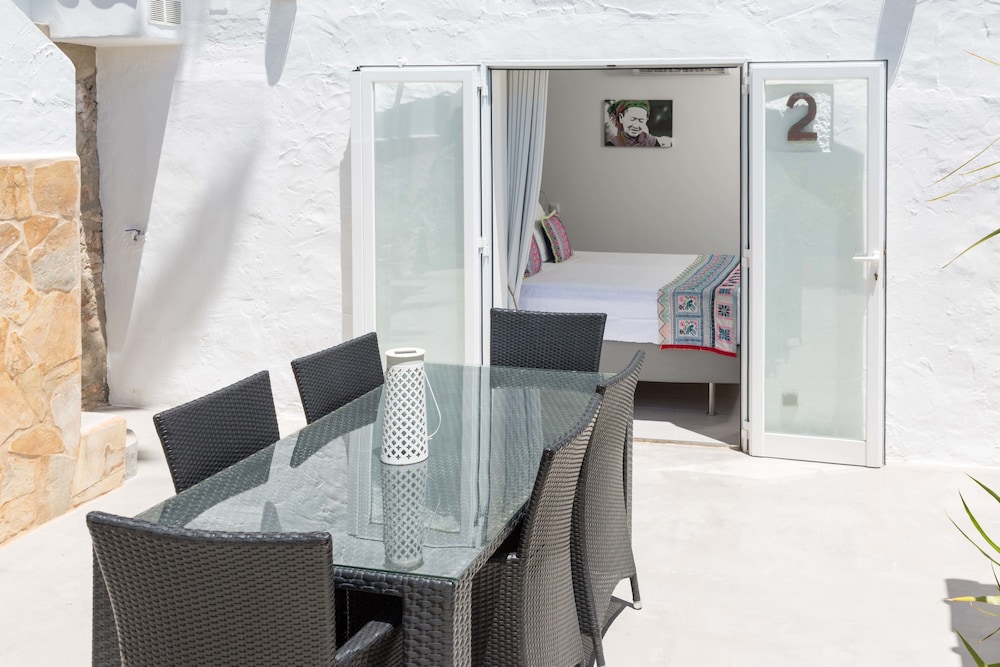 Boutique Hotel Ibizazen — Hotel rooms in Santa Eulalia, Balearic Islands