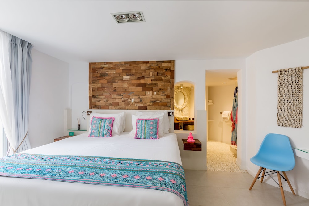 Boutique Hotel Ibizazen — Hotel rooms in Santa Eulalia, Balearic Islands