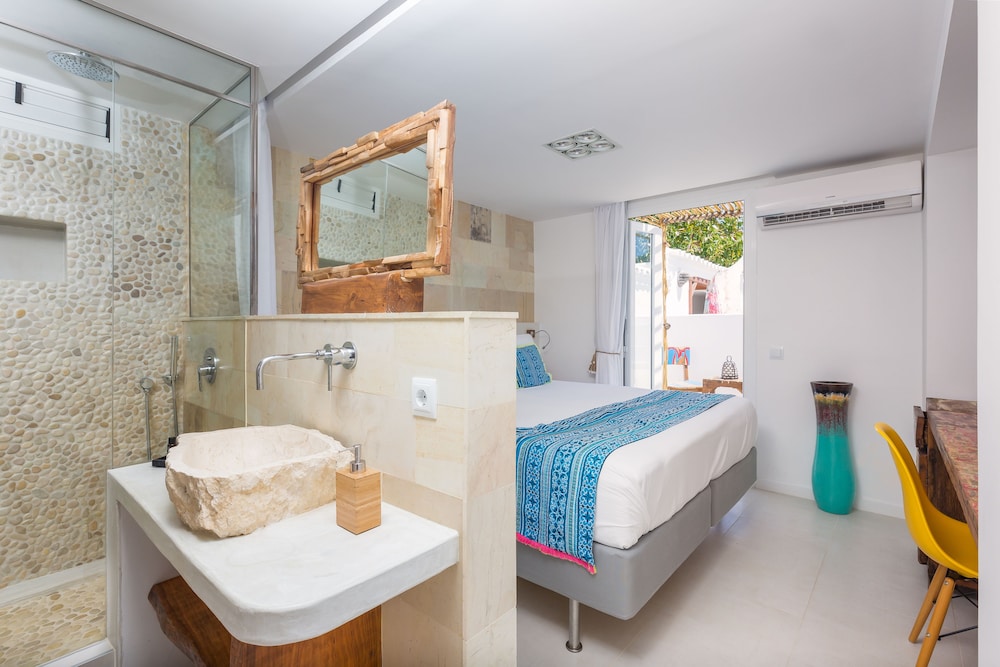 Boutique Hotel Ibizazen — Hotel rooms in Santa Eulalia, Balearic Islands
