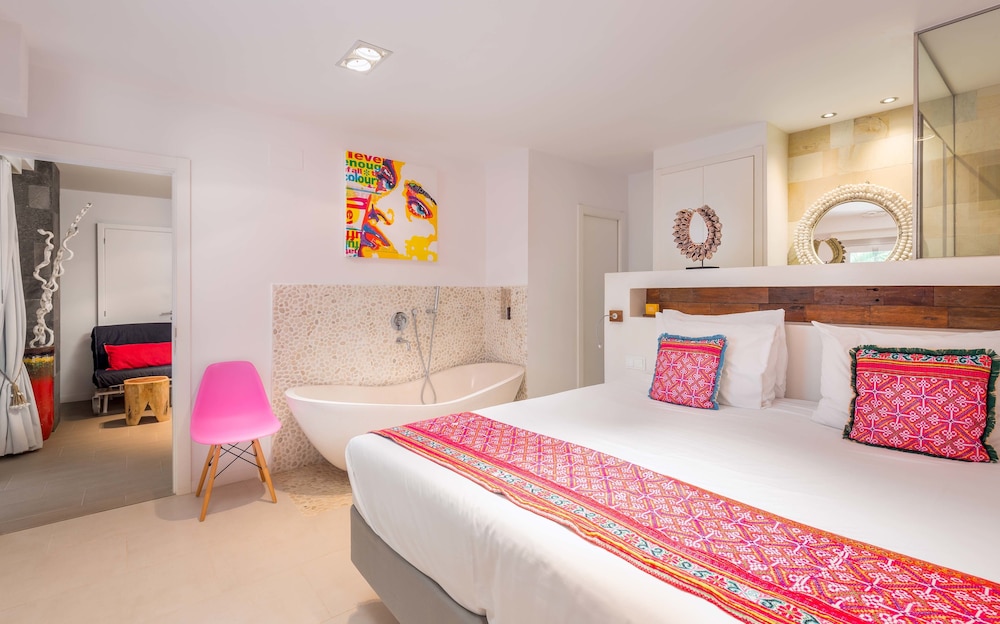 Boutique Hotel Ibizazen — Hotel rooms in Santa Eulalia, Balearic Islands