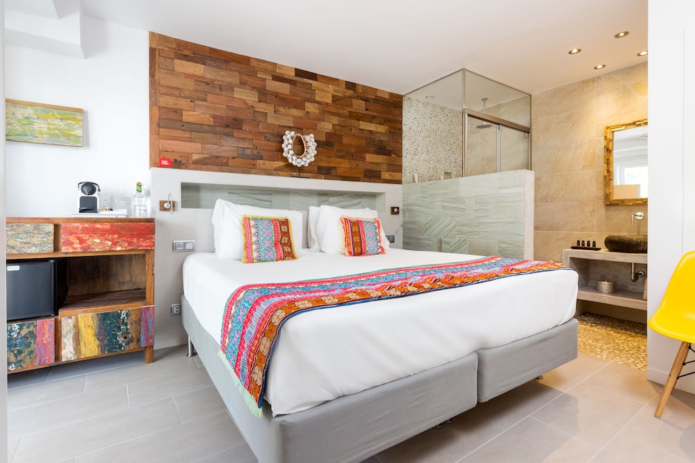 Boutique Hotel Ibizazen — Hotel rooms in Santa Eulalia, Balearic Islands
