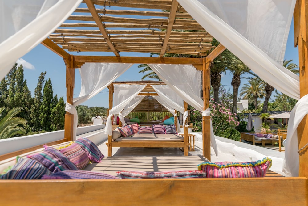Boutique Hotel Ibizazen — Hotel rooms in Santa Eulalia, Balearic Islands