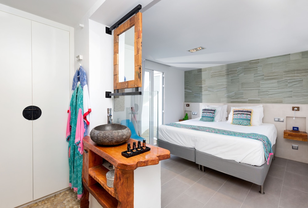 Boutique Hotel Ibizazen — Hotel rooms in Santa Eulalia, Balearic Islands