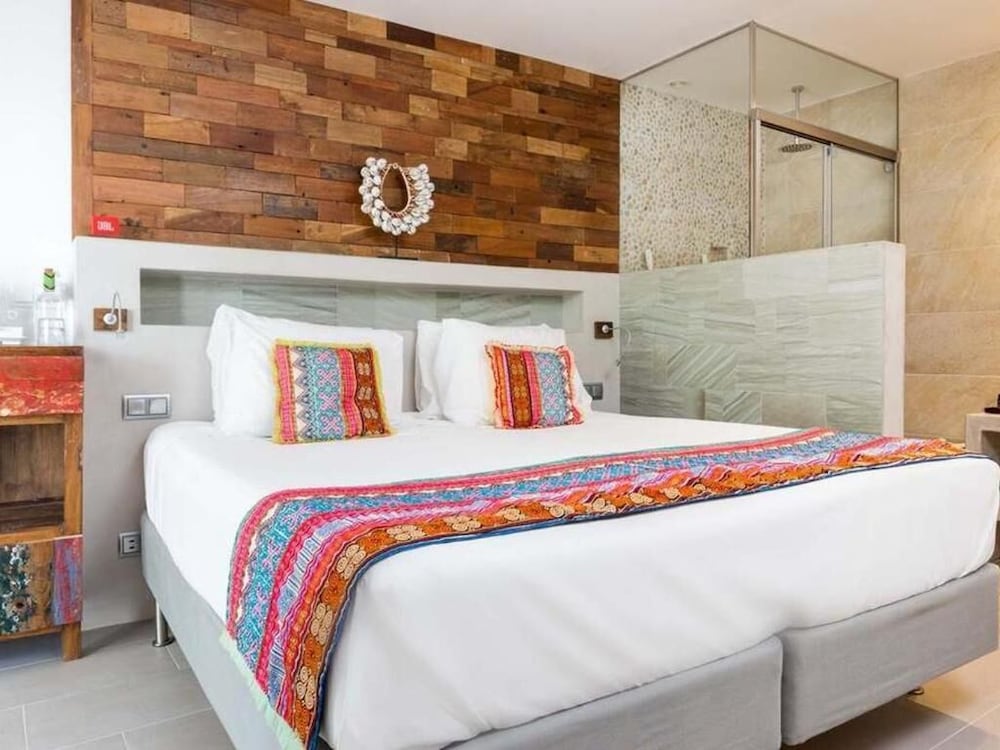 Boutique Hotel Ibizazen — Hotel rooms in Santa Eulalia, Balearic Islands