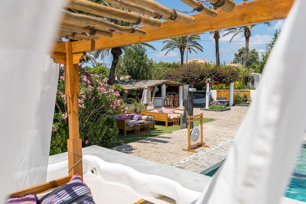 Boutique Hotel Ibizazen — Restaurant & bars in Santa Eulalia, Balearic Islands