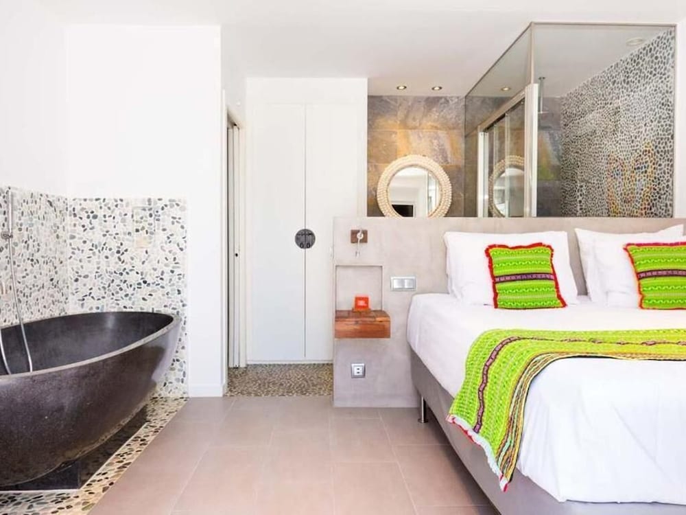 Boutique Hotel Ibizazen — Hotel rooms in Santa Eulalia, Balearic Islands