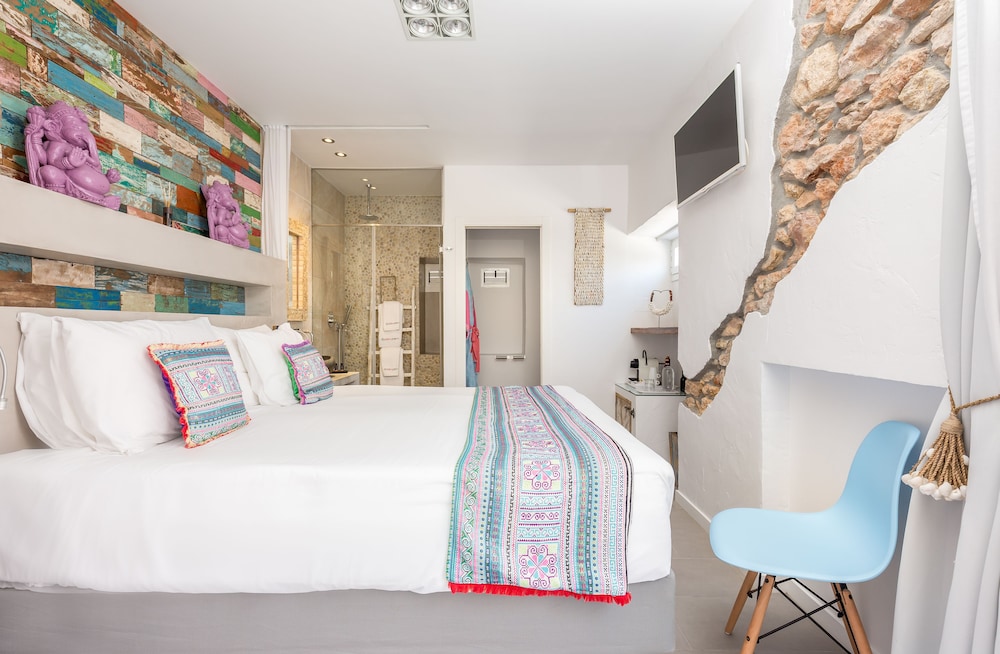 Boutique Hotel Ibizazen — Hotel rooms in Santa Eulalia, Balearic Islands
