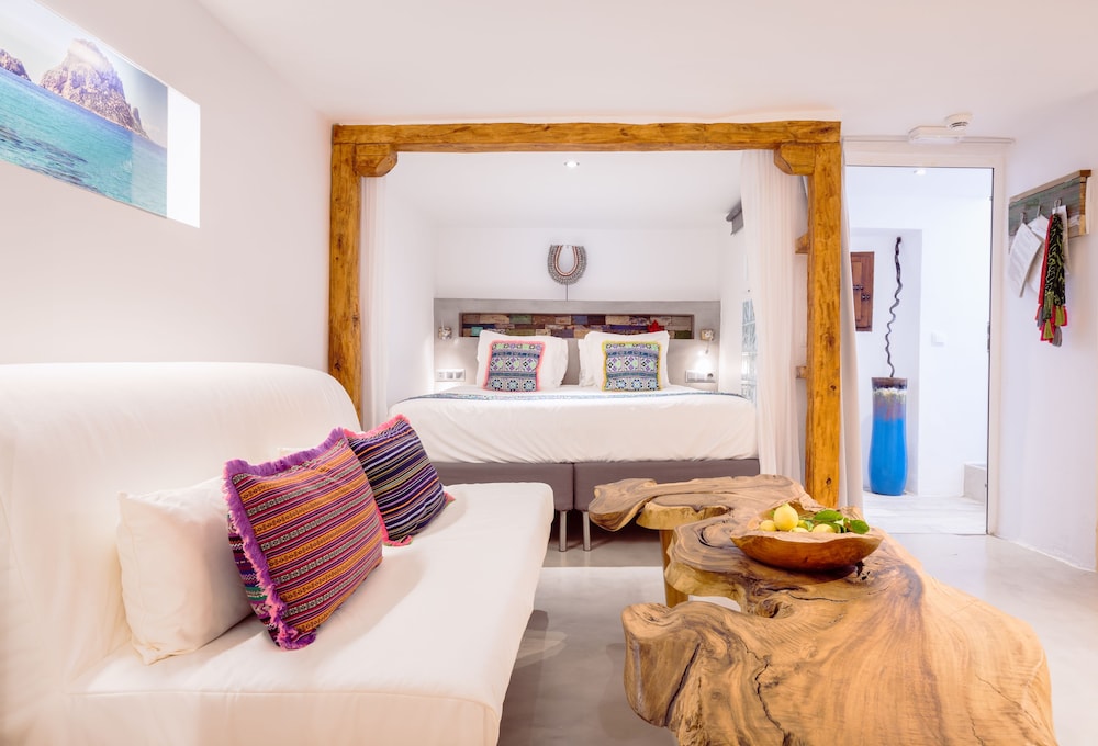 Boutique Hotel Ibizazen — Hotel rooms in Santa Eulalia, Balearic Islands