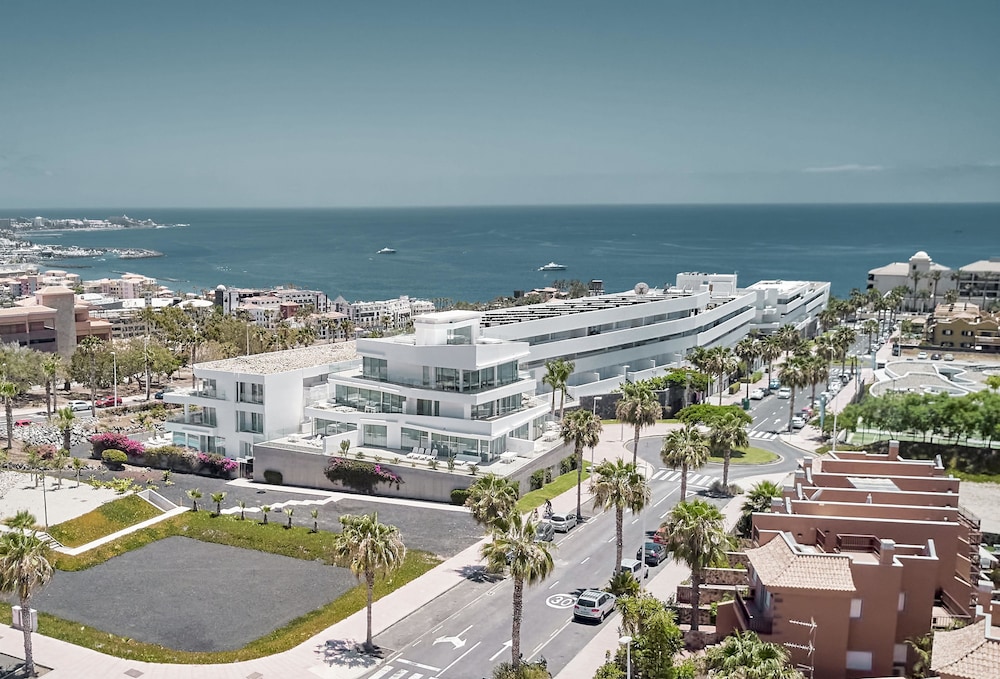 Domes Baobab Suites — Hotel building in Costa Adeje, Canary Islands