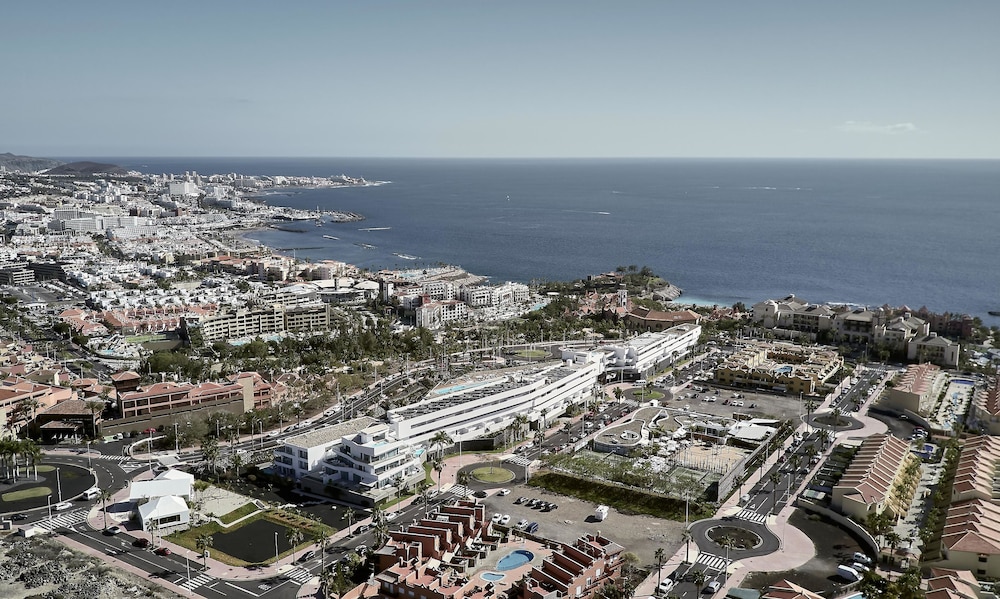 Domes Baobab Suites — Hotel building in Costa Adeje, Canary Islands