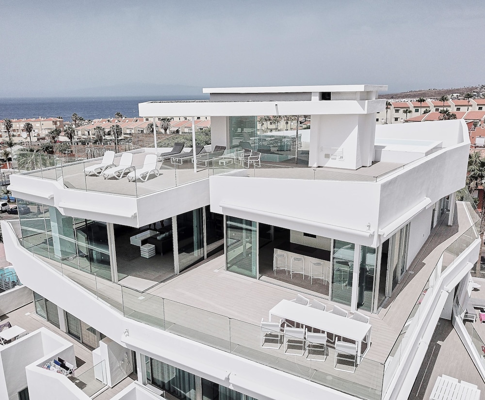 Domes Baobab Suites — Hotel building in Costa Adeje, Canary Islands