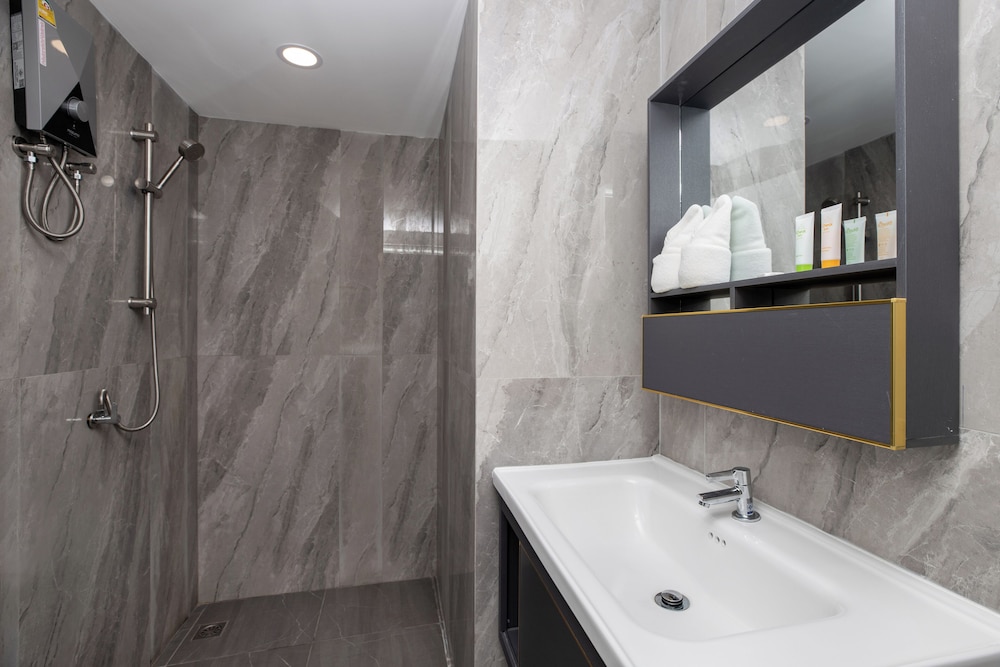 Icheck Inn Darisa Patong — Hotel rooms in Patong Beach, Phuket Province