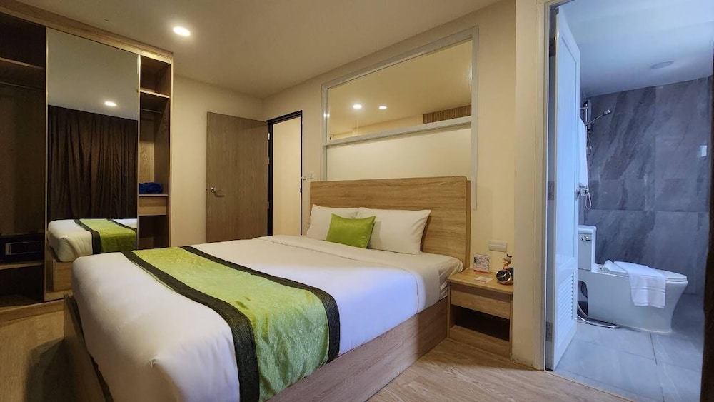 Icheck Inn Darisa Patong — Hotel rooms in Patong Beach, Phuket Province