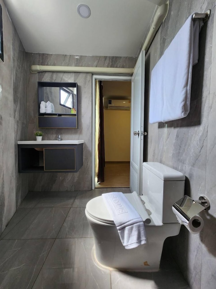 Icheck Inn Darisa Patong — Hotel rooms in Patong Beach, Phuket Province