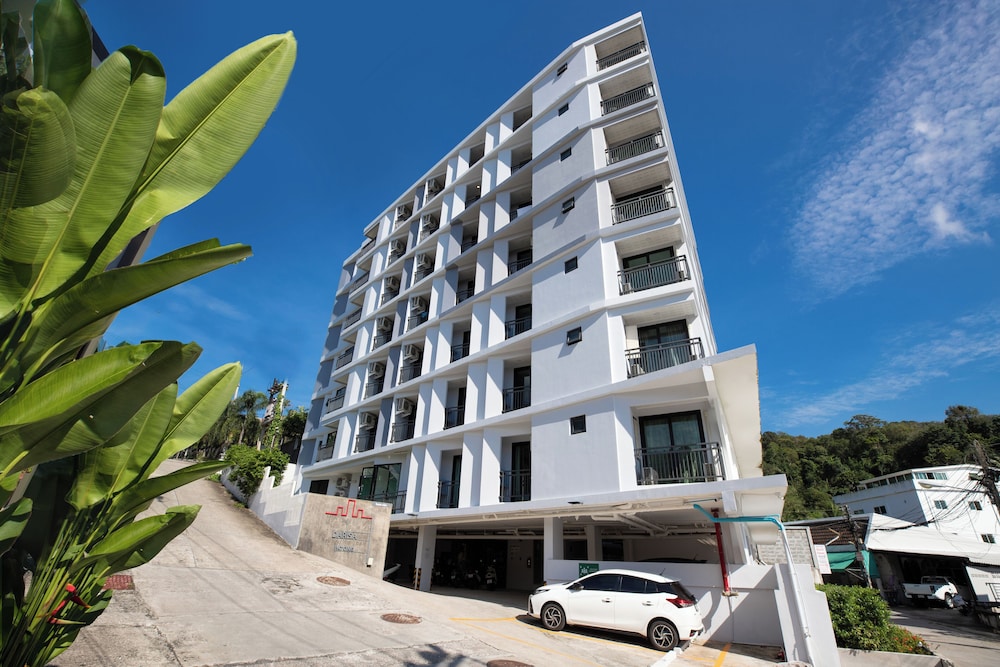Icheck Inn Darisa Patong — Hotel building in Patong Beach, Phuket Province