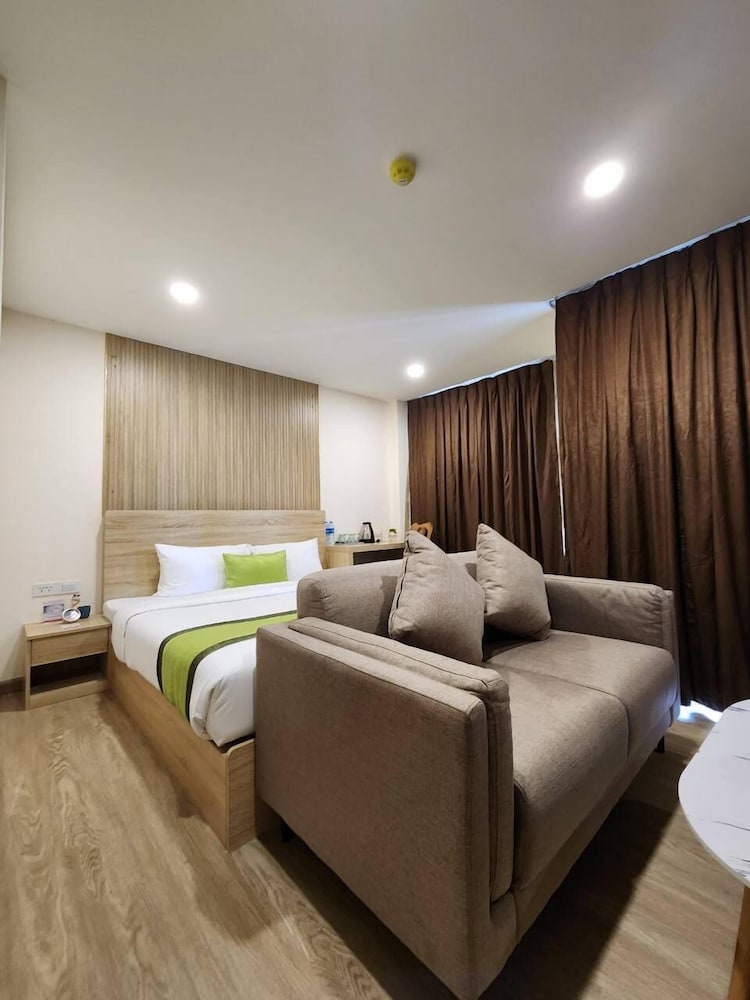 Icheck Inn Darisa Patong — Hotel rooms in Patong Beach, Phuket Province