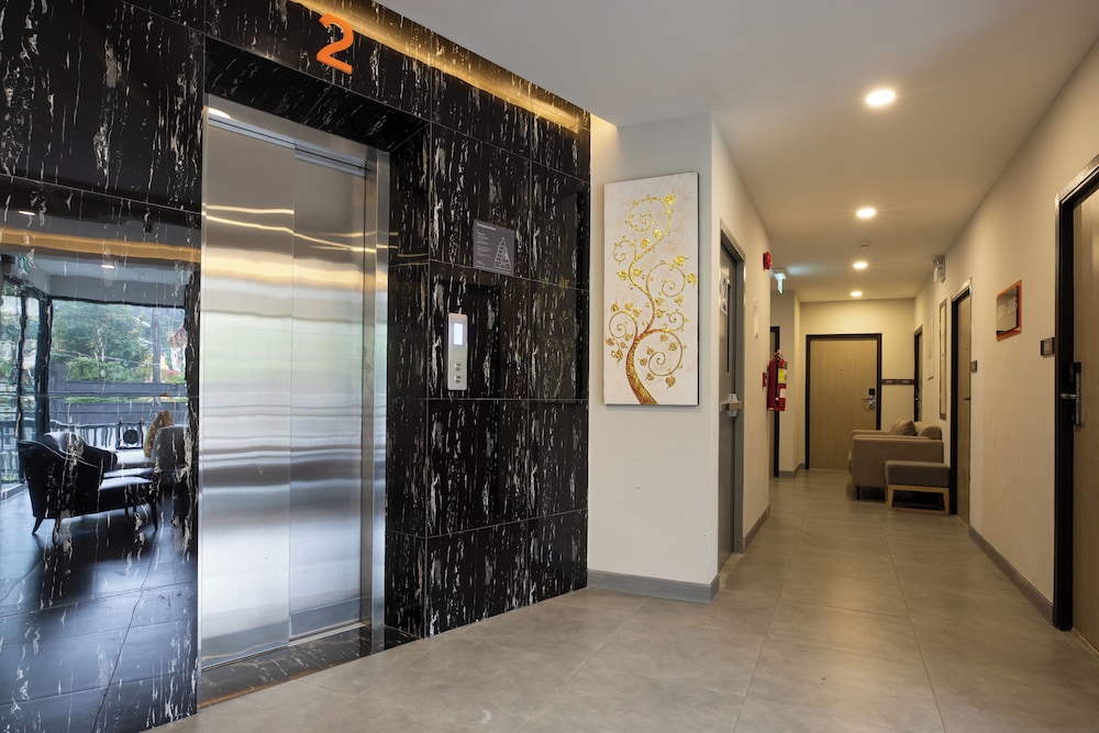 Icheck Inn Darisa Patong — Hotel building in Patong Beach, Phuket Province