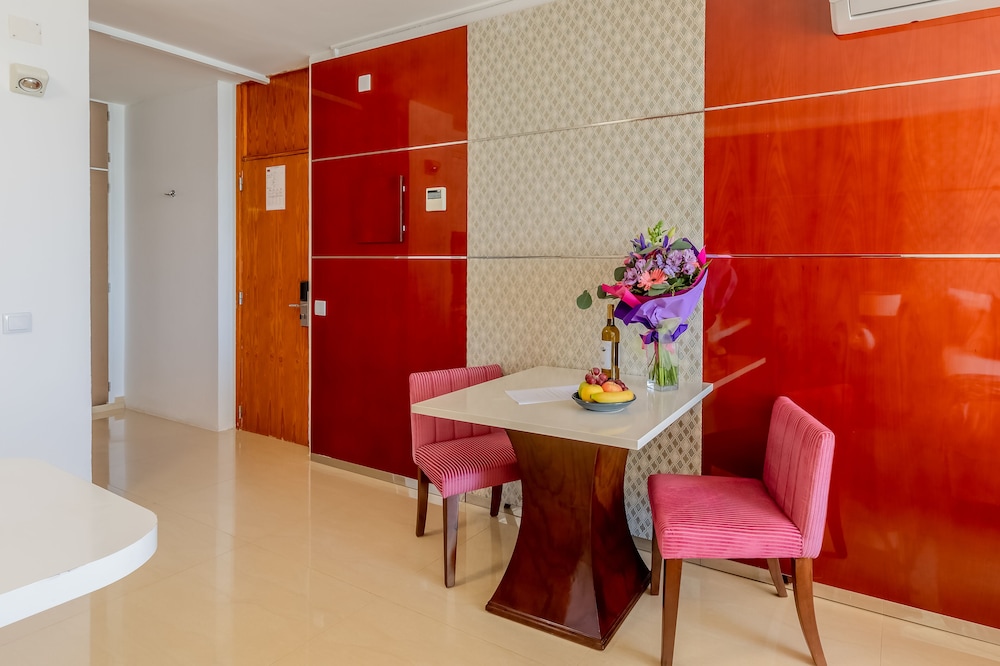 Monicca Collection Suites and Residences — Hotel rooms in Albufeira, Faro