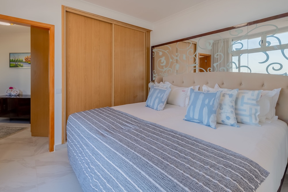 Monicca Collection Suites and Residences — Hotel rooms in Albufeira, Faro