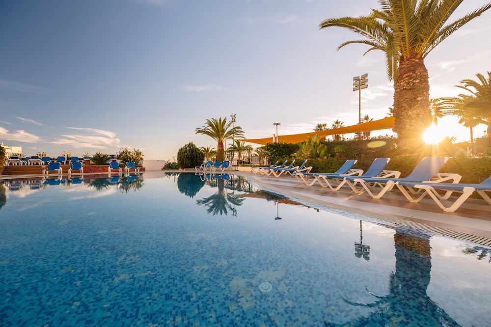 Monicca Collection Suites and Residences — Swimming pool in Albufeira, Faro