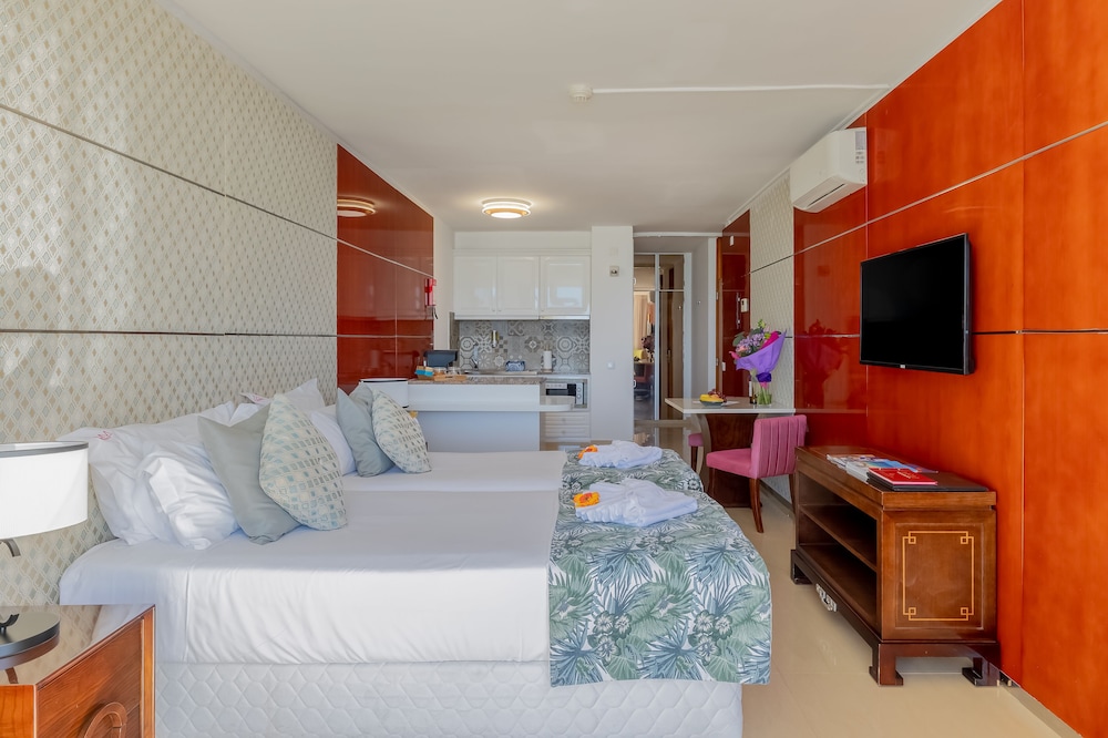 Monicca Collection Suites and Residences — Hotel rooms in Albufeira, Faro
