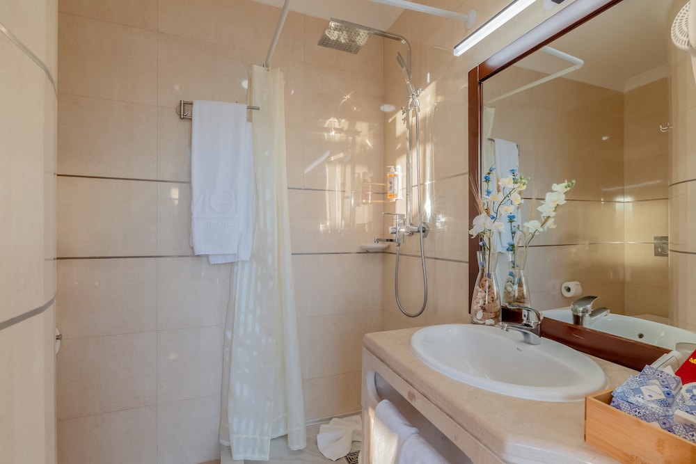 Monicca Collection Suites and Residences — Hotel rooms in Albufeira, Faro