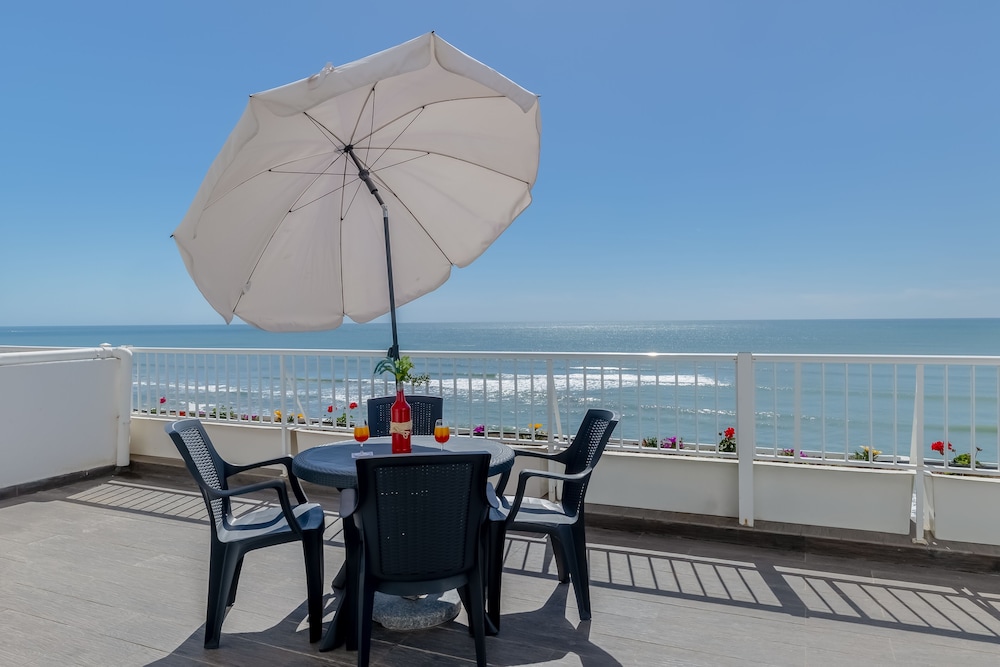 Monicca Collection Suites and Residences — Beach in Albufeira, Faro