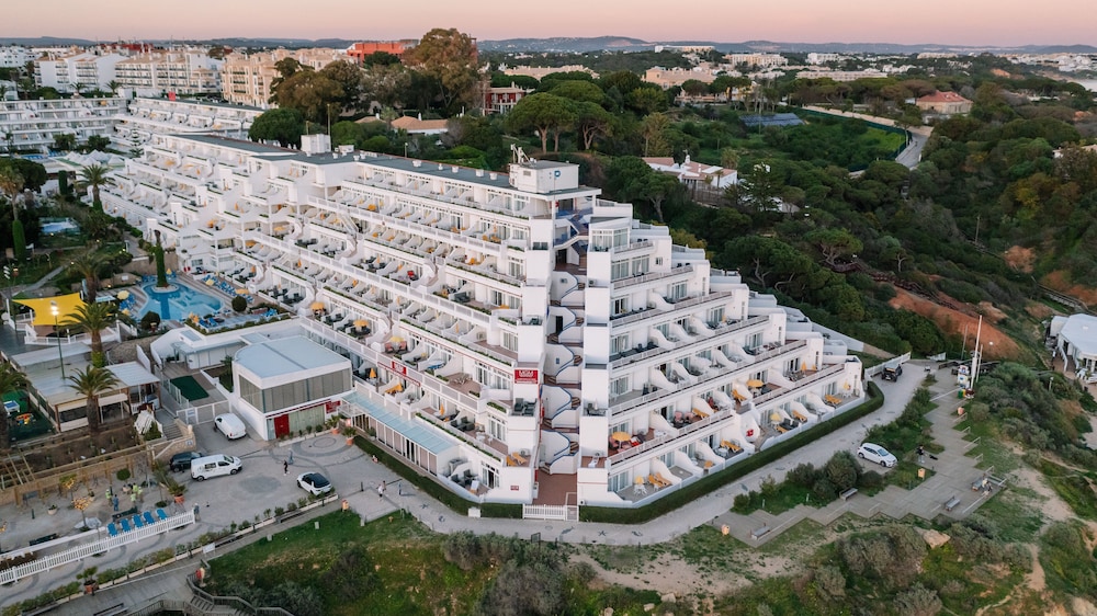 Monicca Collection Suites and Residences — Hotel building in Albufeira, Faro