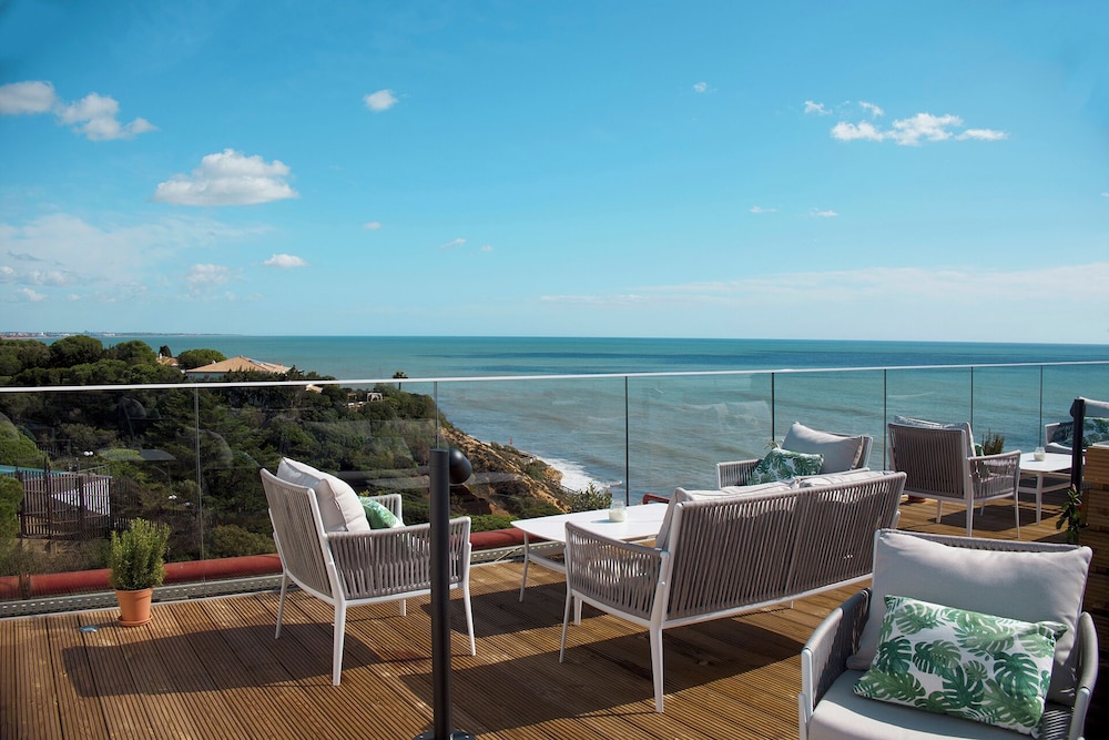Monicca Collection Suites and Residences — Restaurant & bars in Albufeira, Faro