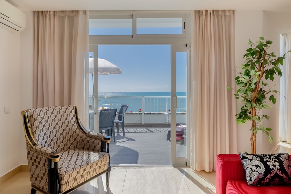 Monicca Collection Suites and Residences — Hotel rooms in Albufeira, Faro
