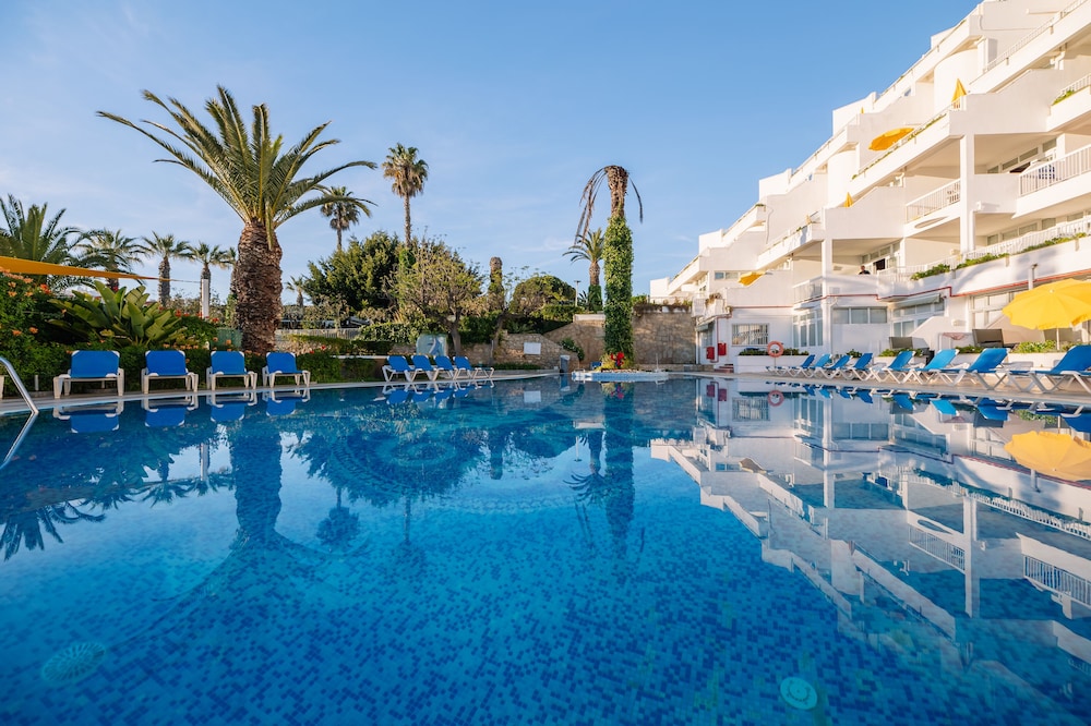 Monicca Collection Suites and Residences — Swimming pool in Albufeira, Faro
