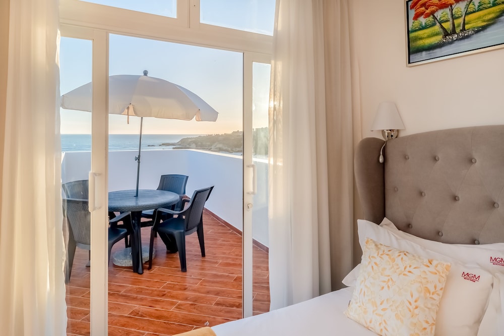 Monicca Collection Suites and Residences — Hotel rooms in Albufeira, Faro