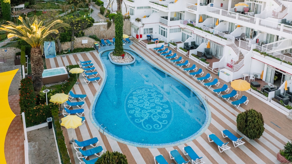 Monicca Collection Suites and Residences — Swimming pool in Albufeira, Faro