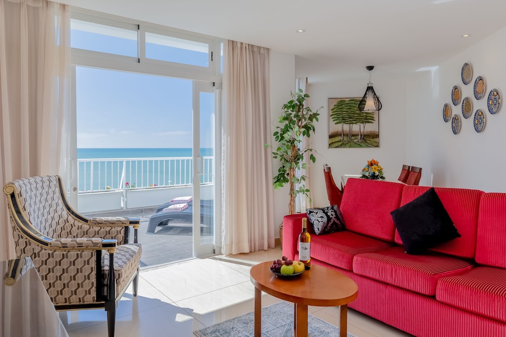 Monicca Collection Suites and Residences — Hotel rooms in Albufeira, Faro