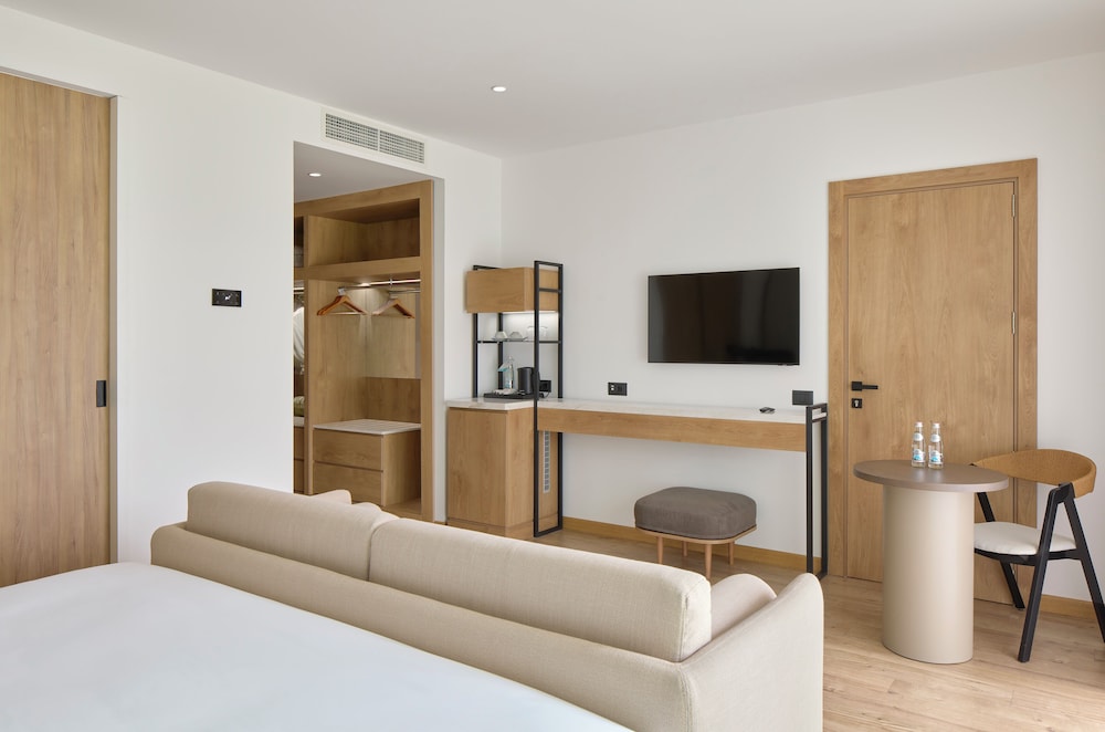 Melia Durres Albania — Hotel rooms in Durres, Durres