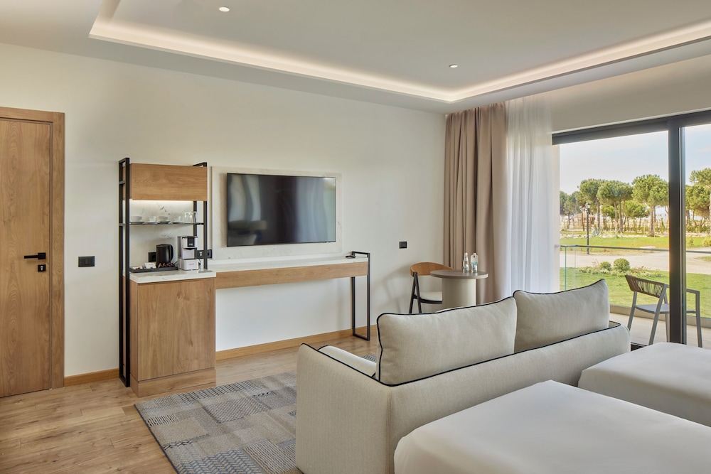 Melia Durres Albania — Hotel rooms in Durres, Durres