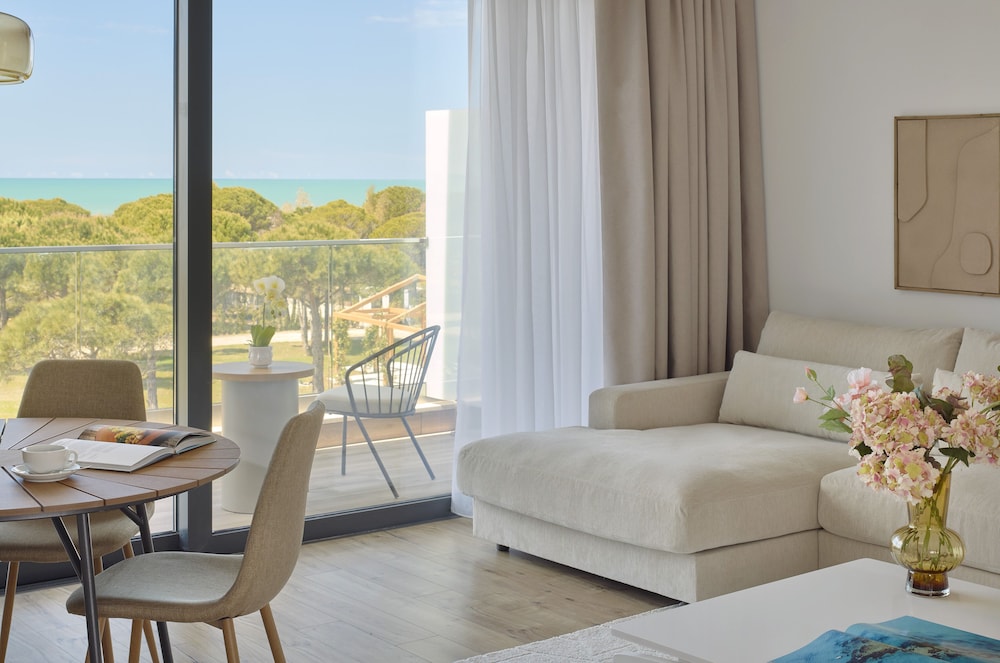 Melia Durres Albania — Hotel rooms in Durres, Durres