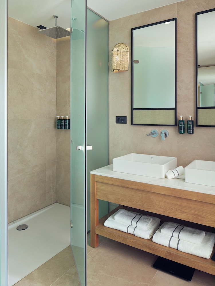 Melia Durres Albania — Hotel rooms in Durres, Durres