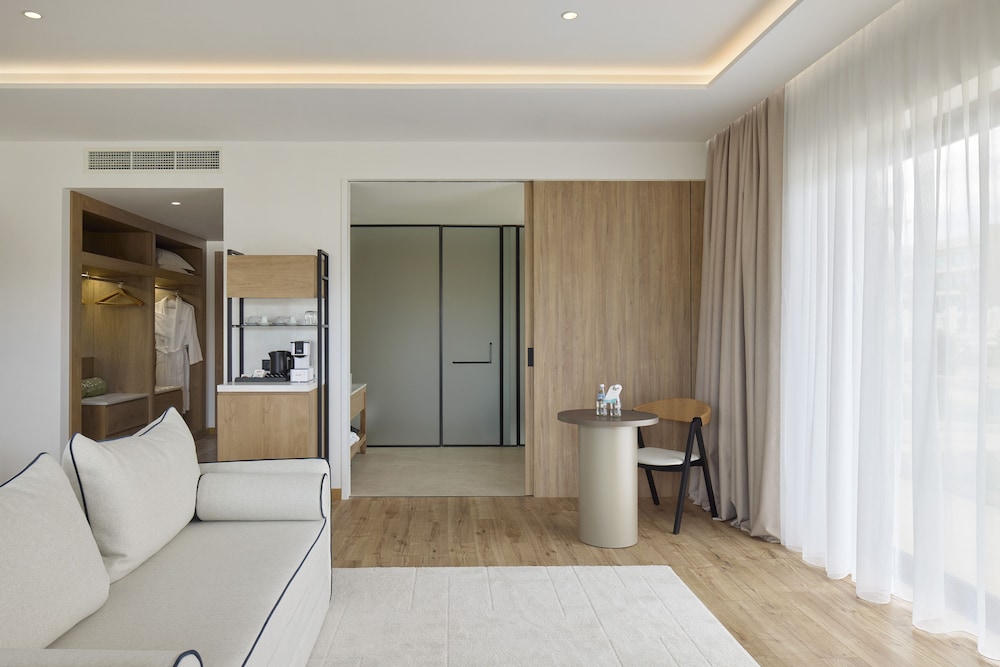 Melia Durres Albania — Hotel rooms in Durres, Durres