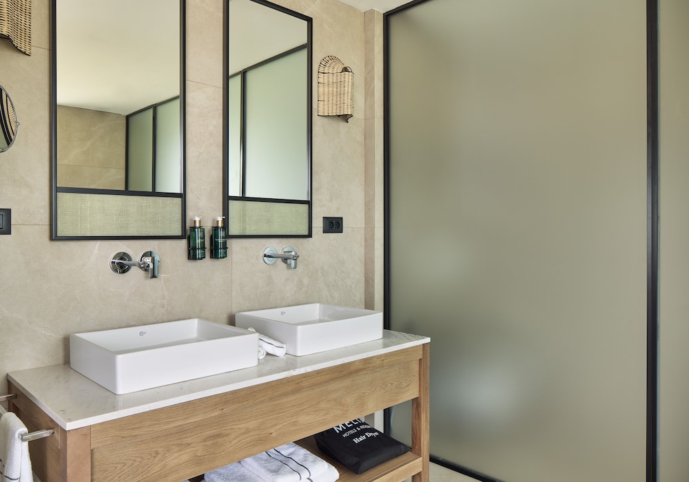 Melia Durres Albania — Hotel rooms in Durres, Durres