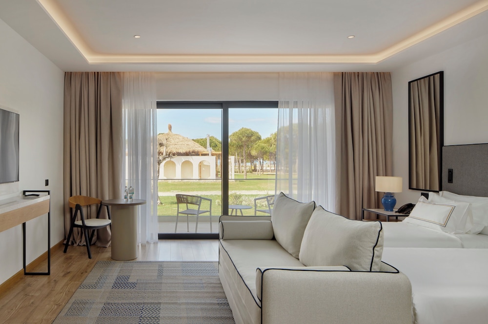 Melia Durres Albania — Hotel rooms in Durres, Durres