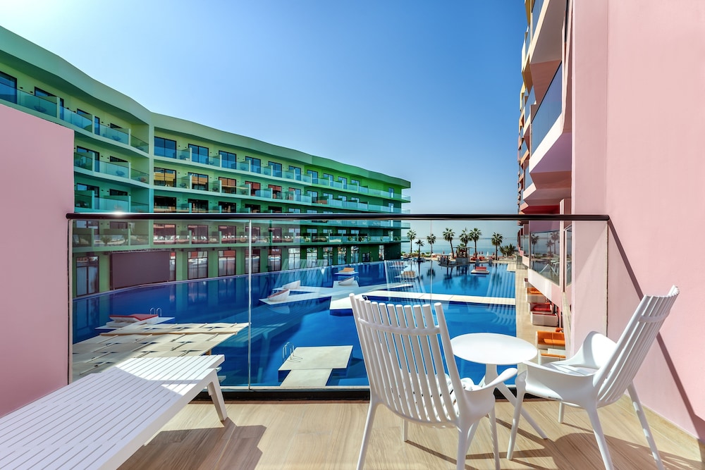 voco Monaco Dubai Heart of Europe by IHG — Swimming pool in Dubai