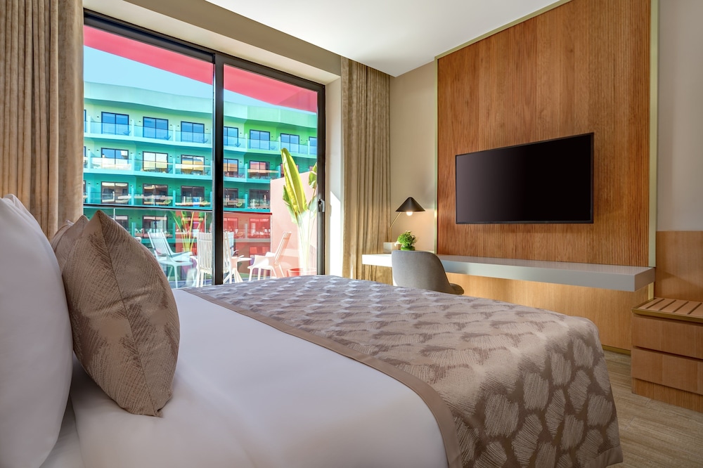 voco Monaco Dubai Heart of Europe by IHG — Hotel rooms in Dubai