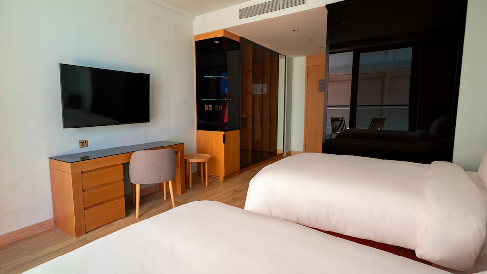 voco Monaco Dubai Heart of Europe by IHG — Hotel rooms in Dubai