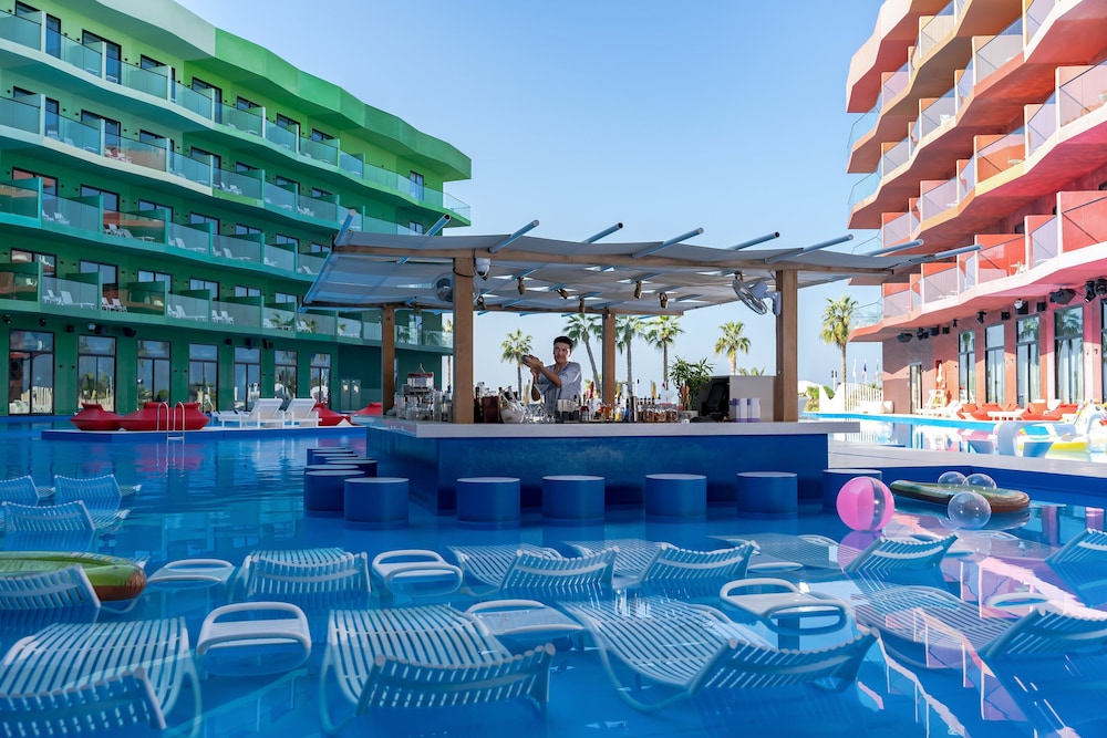 voco Monaco Dubai Heart of Europe by IHG — Swimming pool in Dubai